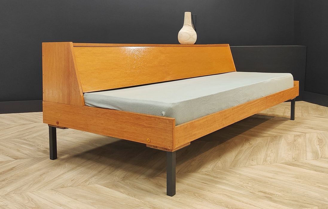 Vintage daybed