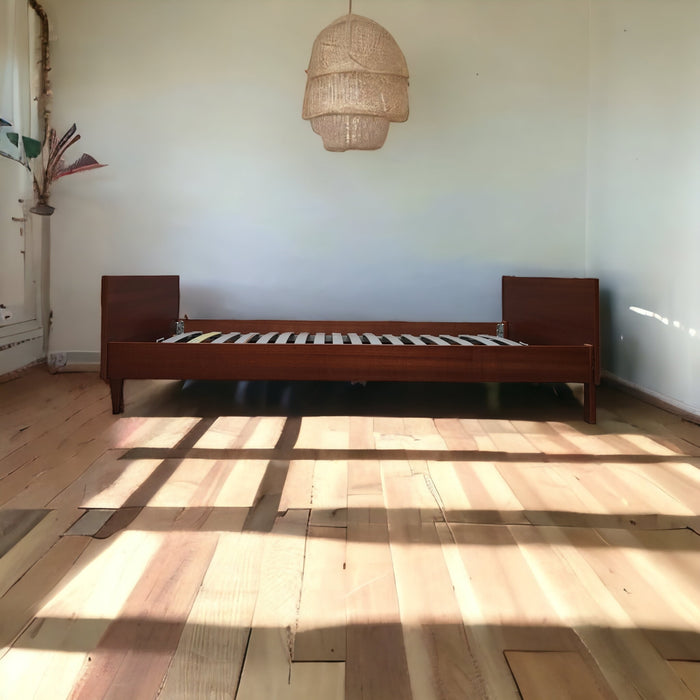 Mid Century daybed