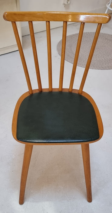 Vijf Mid Century stoelen