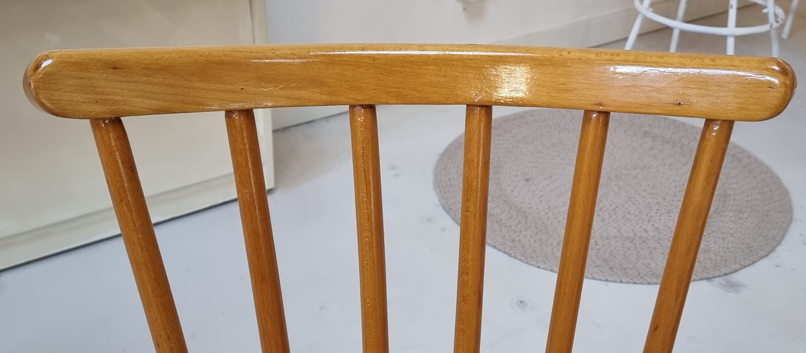 Vijf Mid Century stoelen