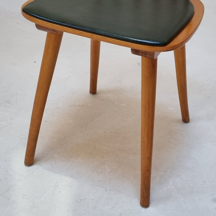 Vijf Mid Century stoelen