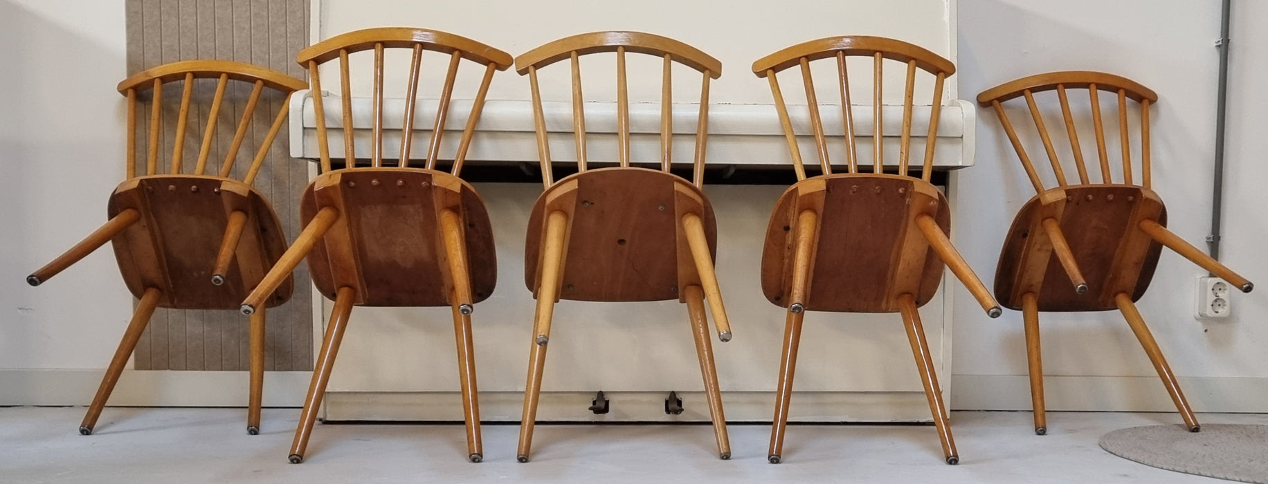 Vijf Mid Century stoelen