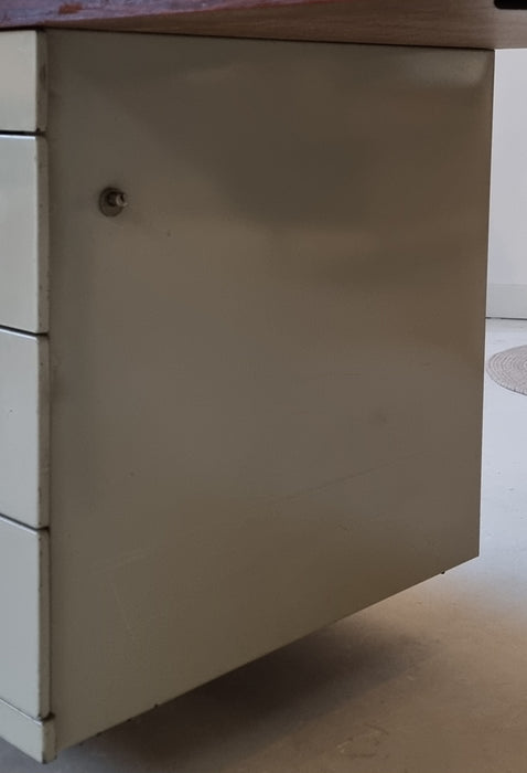 bureau des années 70