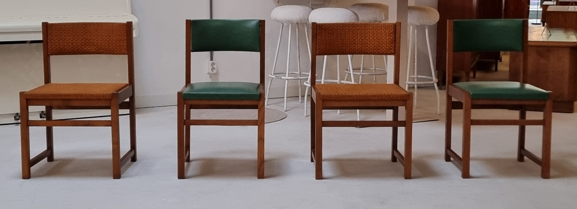 Vier Mid Century stoelen