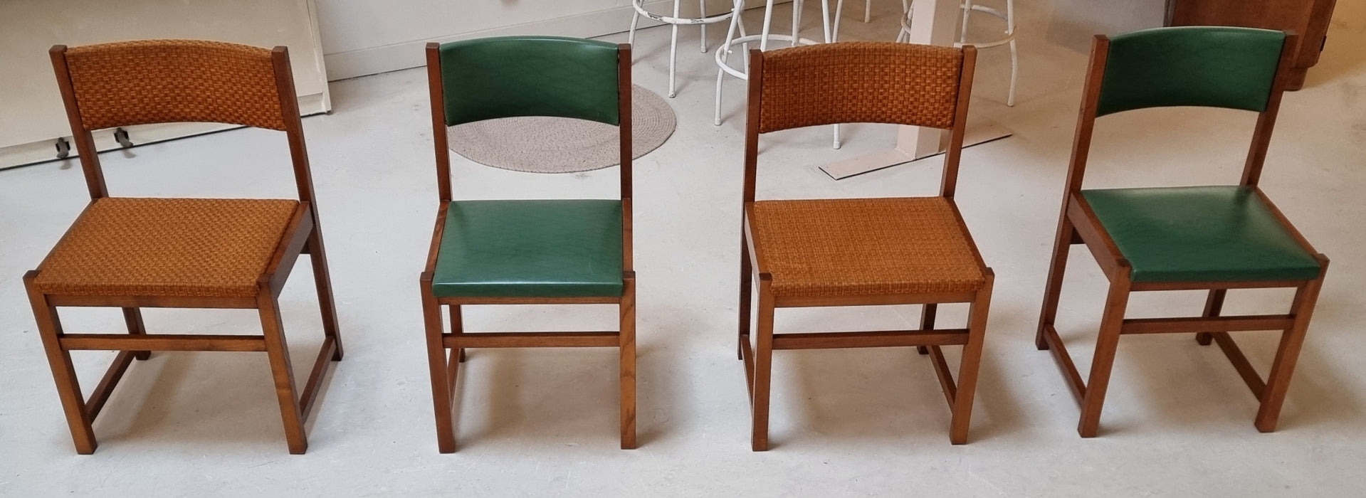 Vier Mid Century stoelen