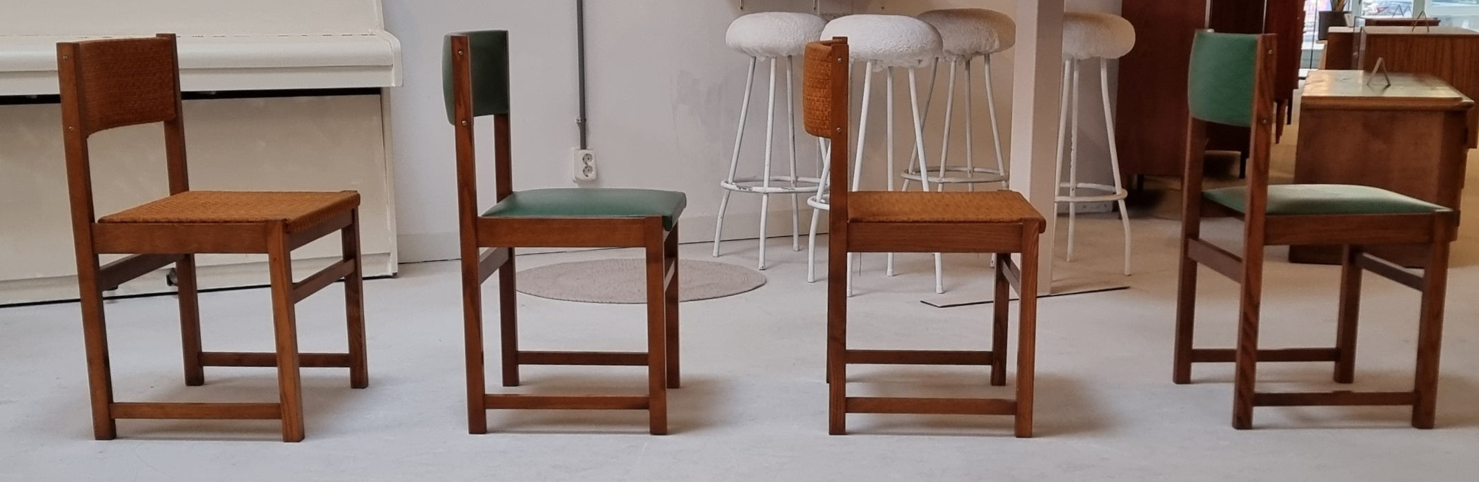 Vier Mid Century stoelen