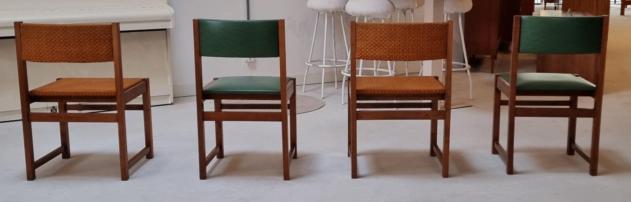 Vier Mid Century stoelen