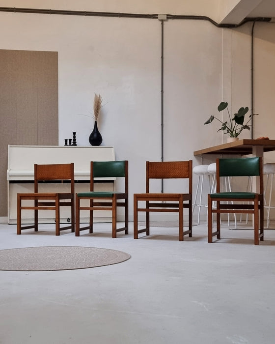 Vier Mid Century stoelen