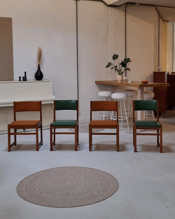 Vier Mid Century stoelen