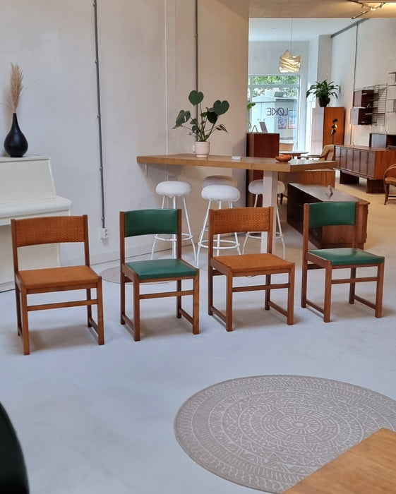 Vier Mid Century stoelen
