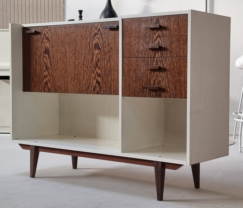 70's kast