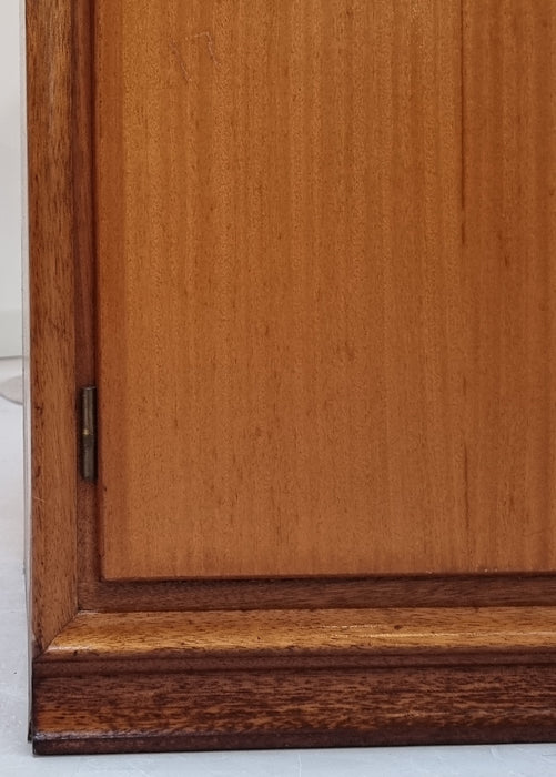 Mid Century vitrinekast