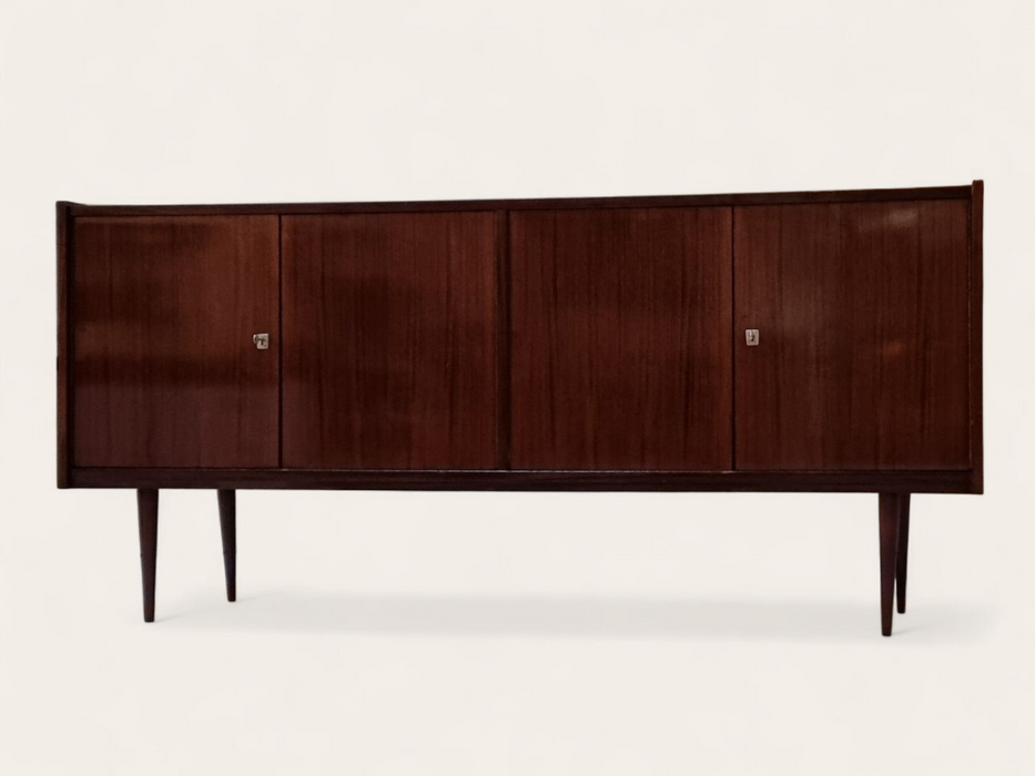 Buffet du milieu du siècle