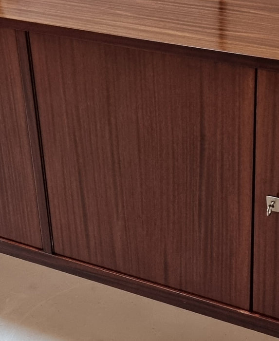 Buffet du milieu du siècle