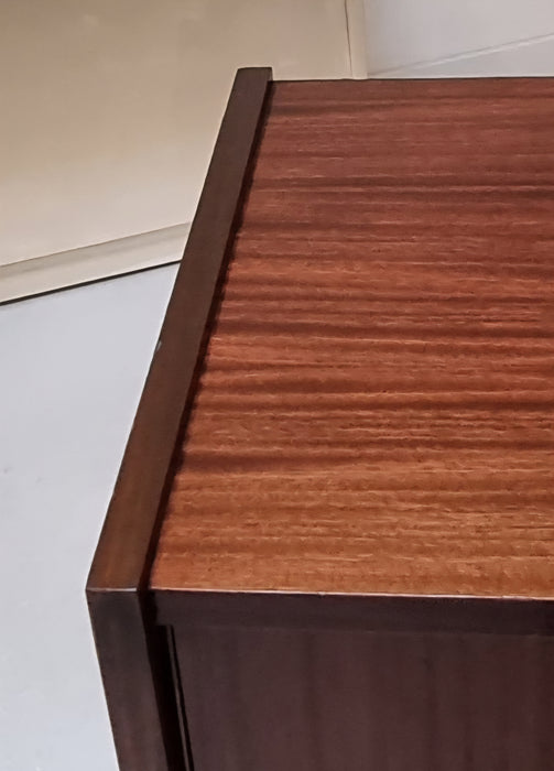 Buffet du milieu du siècle