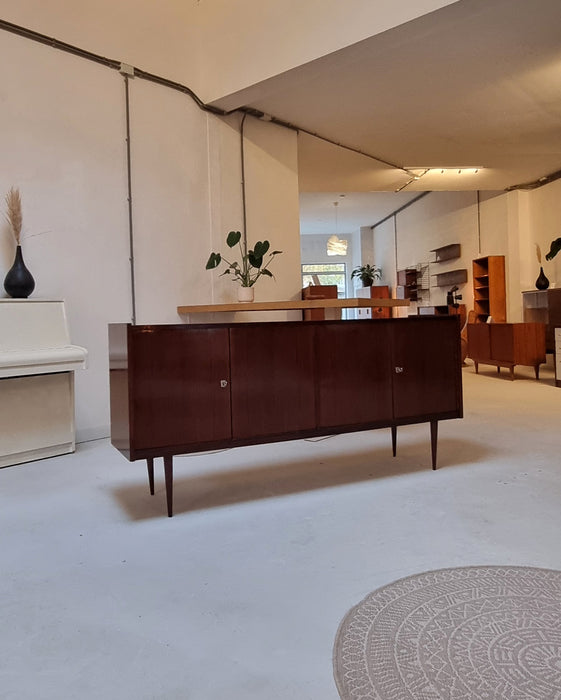 Buffet du milieu du siècle