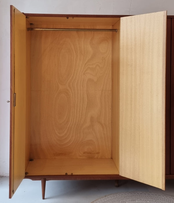 Mid Century kledingkast