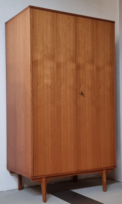 Mid Century kledingkast