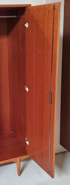 Mid Century kledingkast
