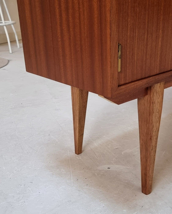 Mobiletto della metà del secolo