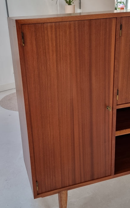 Mobiletto della metà del secolo
