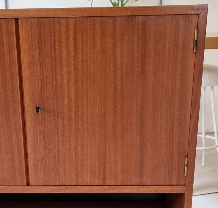 Mobiletto della metà del secolo