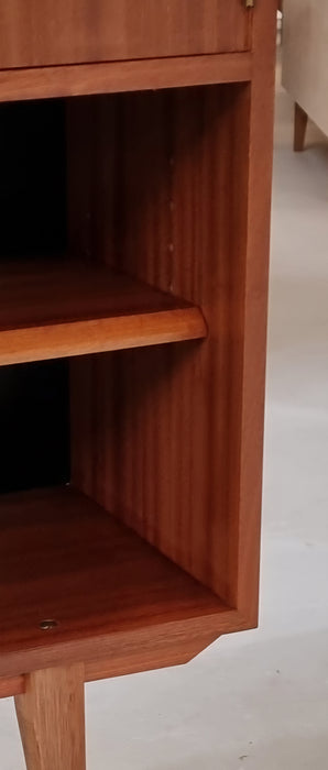 Mobiletto della metà del secolo