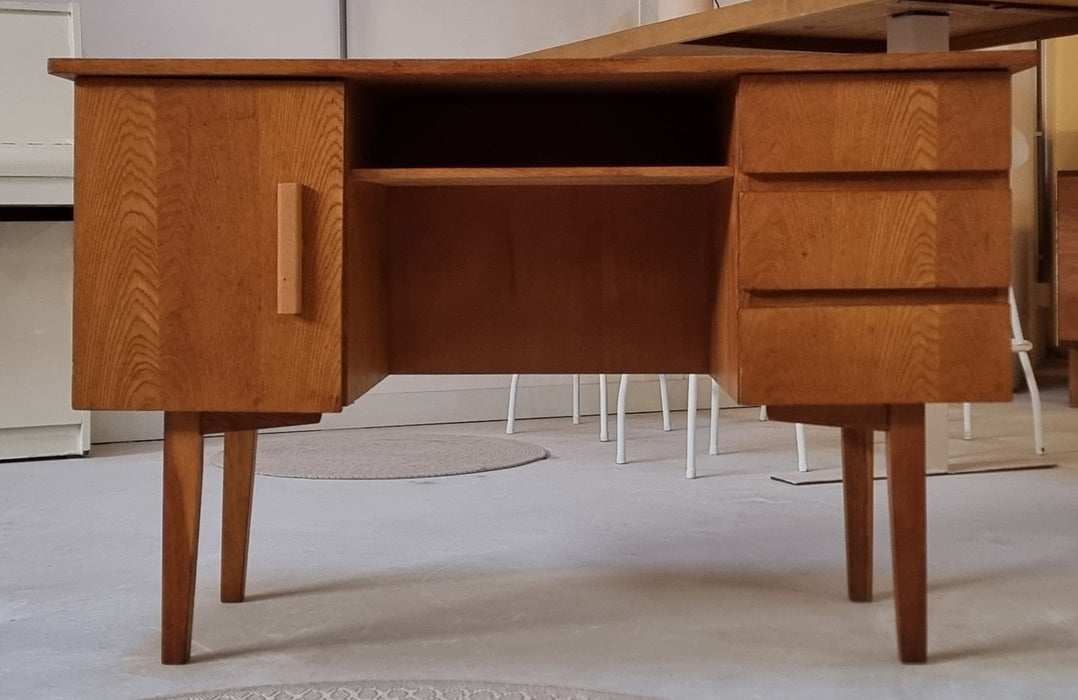 Mid Century bureau