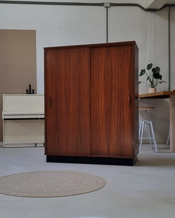 Mid Century kledingkast