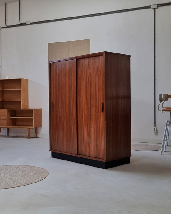 Mid Century kledingkast