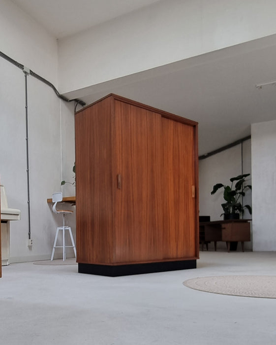 Mid Century kledingkast
