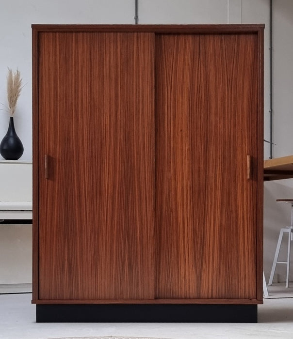 Mid Century kledingkast