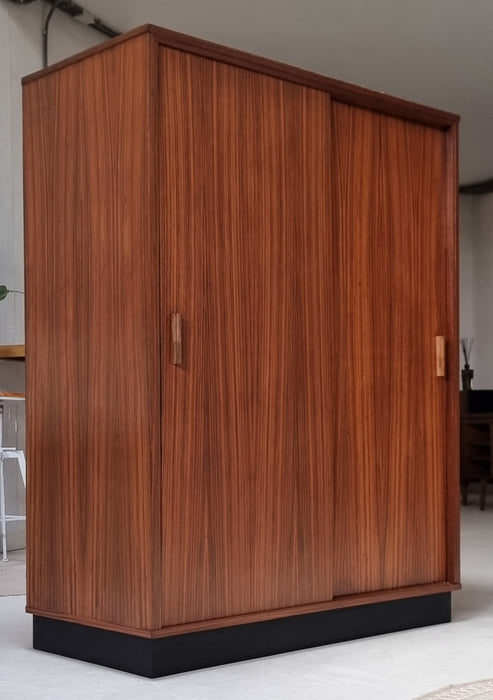 Mid Century kledingkast