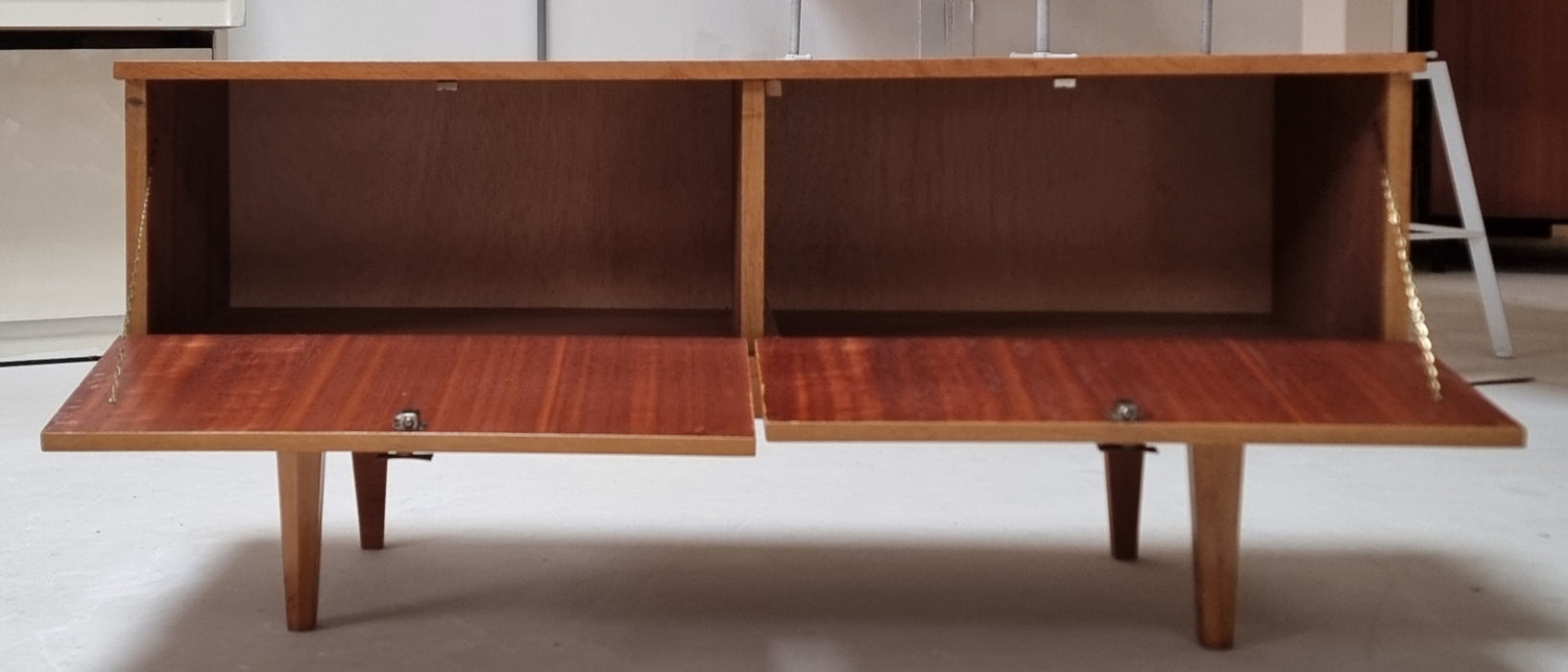 Mid Century dressoir