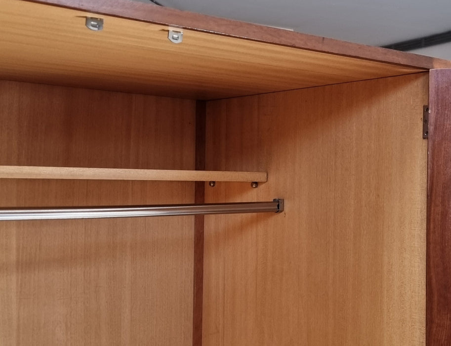 Mid Century kledingkast