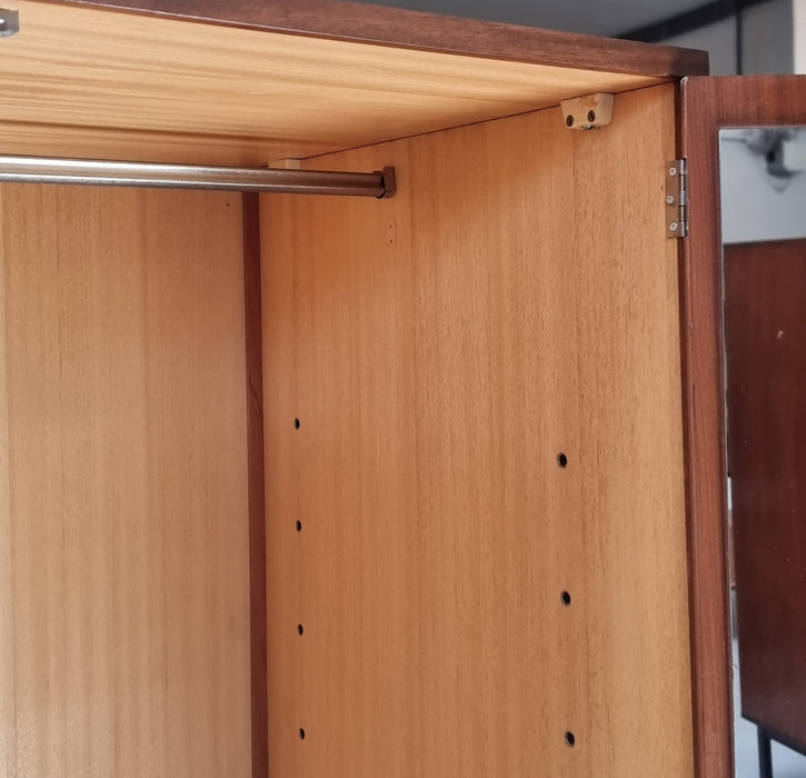 Mid Century kledingkast