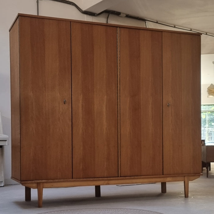 Mid Century kledingkast