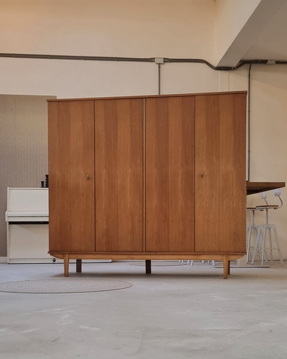 Mid Century kledingkast