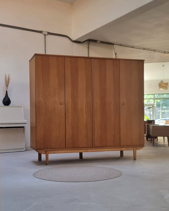 Mid Century kledingkast