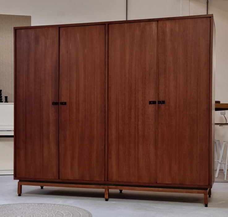 Mid Century kledingkast
