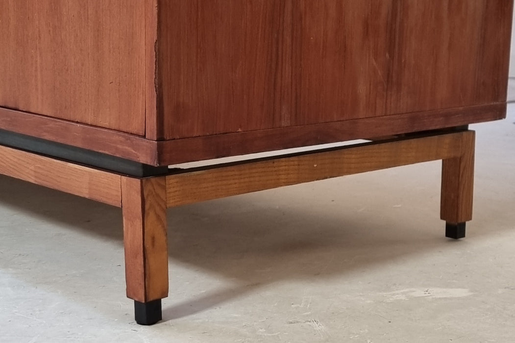 Mid Century kledingkast