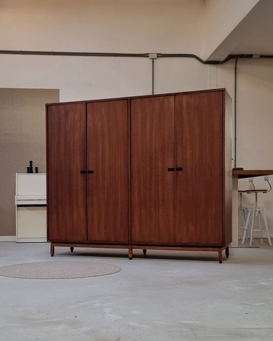Mid Century kledingkast