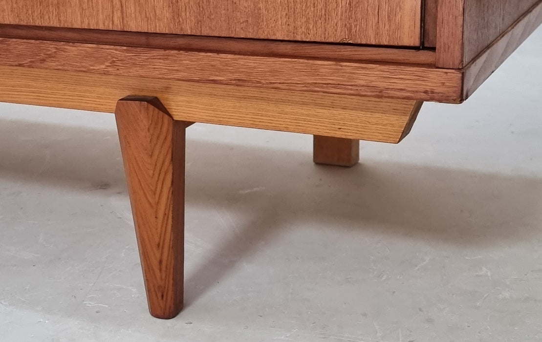 Mid Century kledingkast
