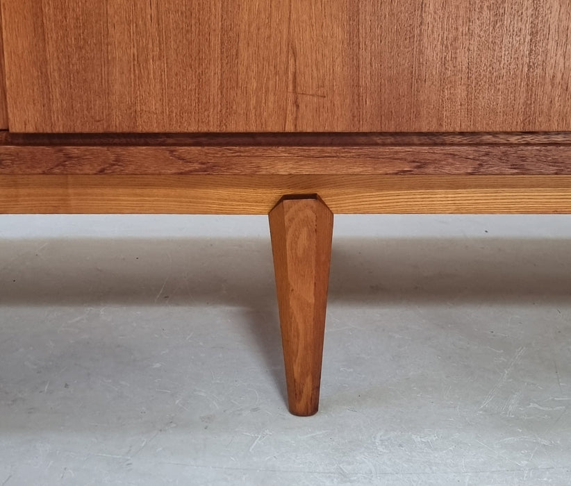 Mid Century kledingkast