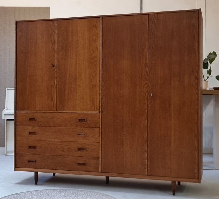 Mid Century kledingkast