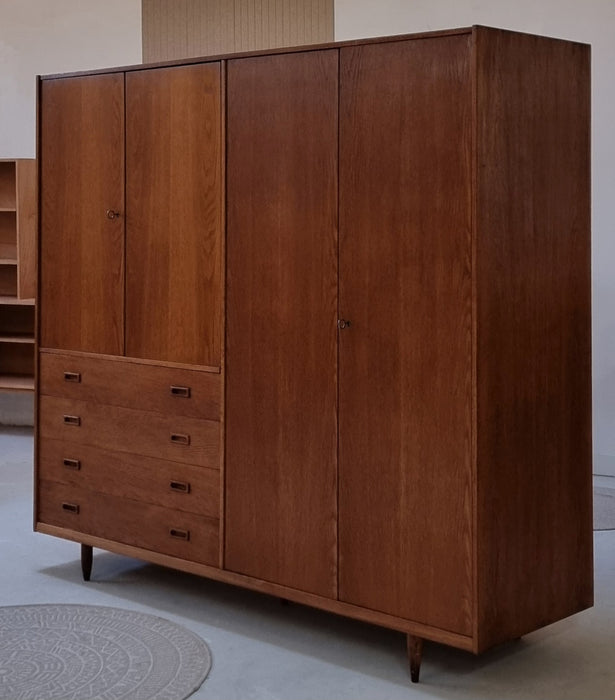 Mid Century kledingkast