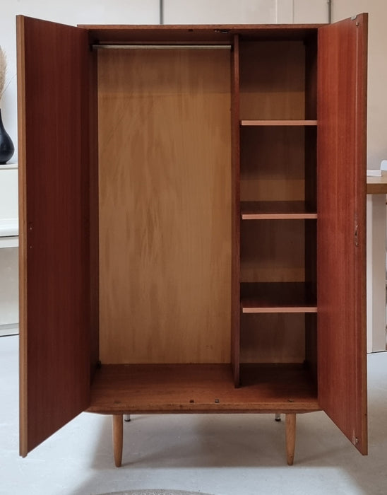 Mid Century kledingkast