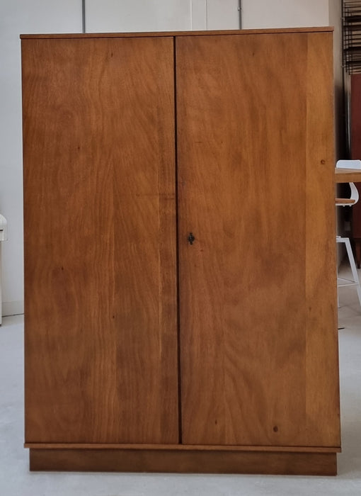 Mid century kast