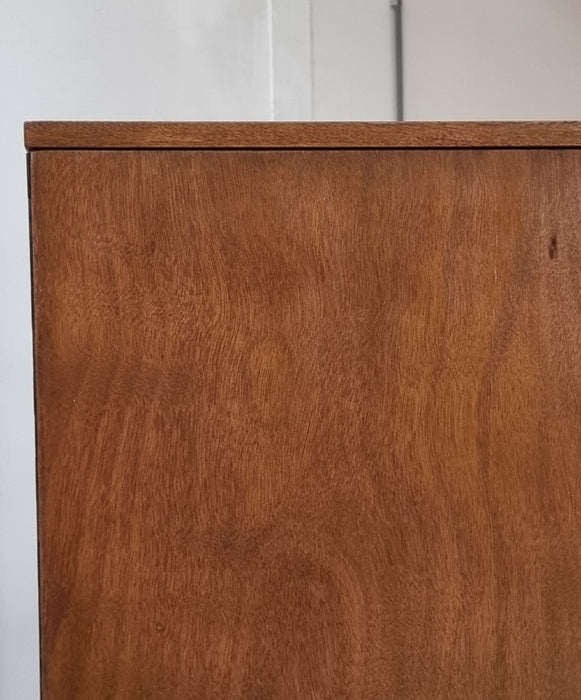 Mid century kast