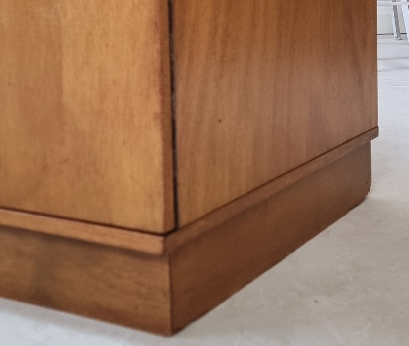 Mid century kast